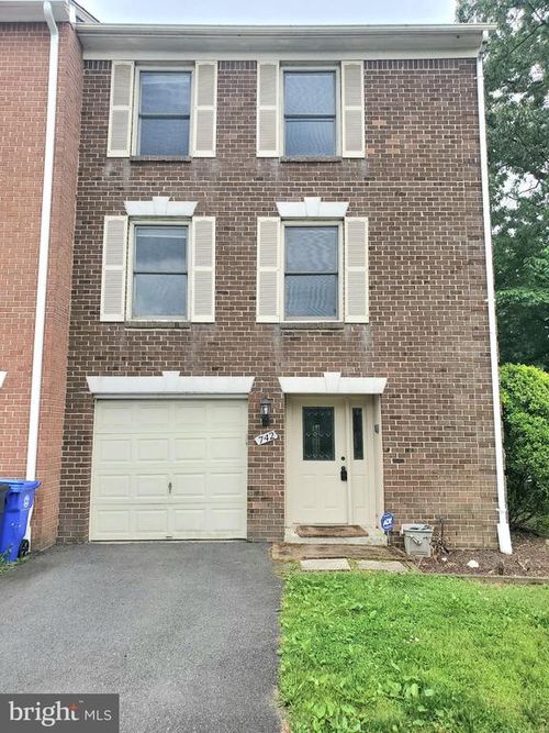 742 S Granada St, Arlington, VA, 22204-2500 | Card Image