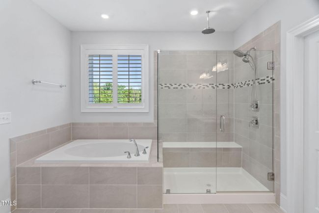 Shower and Tub | Image 24