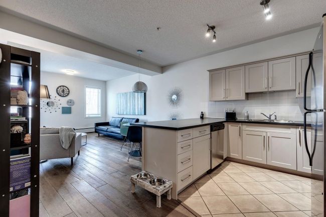 406 - 2422 Erlton Street Sw, Home with 2 bedrooms, 2 bathrooms and 1 parking in Calgary AB | Image 16