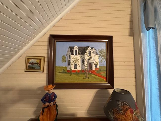 Detailed view of wood walls | Image 28