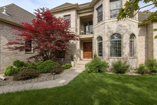 10935 N Oriole Lane, Mequon, WI, 53092 | Card Image