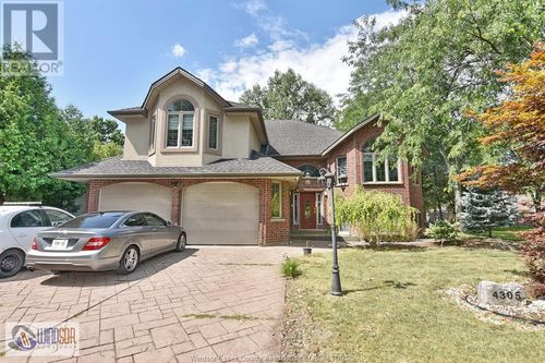 upper-4305 Casgrain Dr, Windsor, ON, N9G2A9 | Card Image