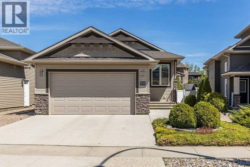 604 Vista Drive Se, Medicine Hat, AB, T1B0N1 | Card Image