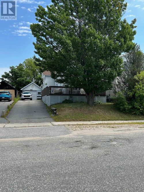 128 Victoria St E, North Bay, ON, P1B1P4 | Card Image