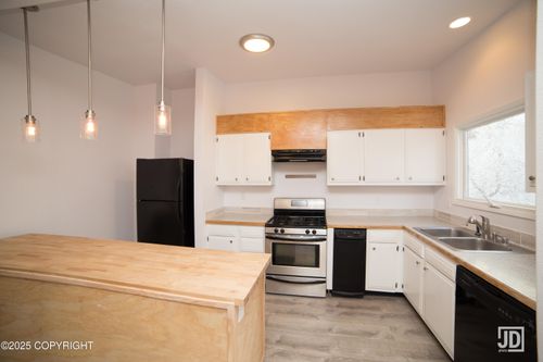 g-3139 Rosella St, Anchorage, AK, 99504-3925 | Card Image