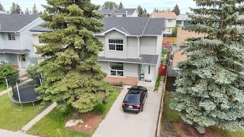 136 Martindale Dr Ne, Calgary, AB, T3J3G5 | Card Image