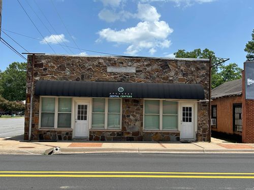 121 N Center St, Lonoke, AR, 72086-2805 | Card Image