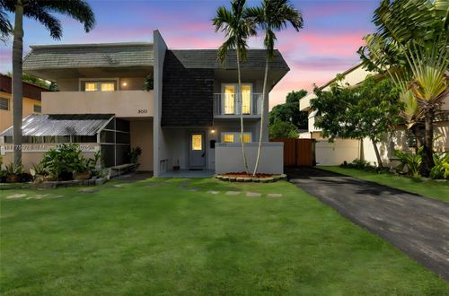 8012-8012 Forest Blvd, North Lauderdale, FL, 33068-1117 | Card Image