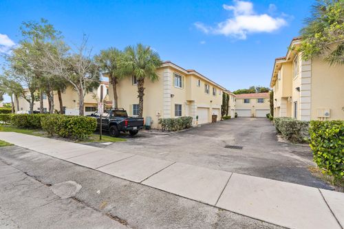 176 Se 2nd St, Deerfield Beach, FL, 33441-3906 | Card Image