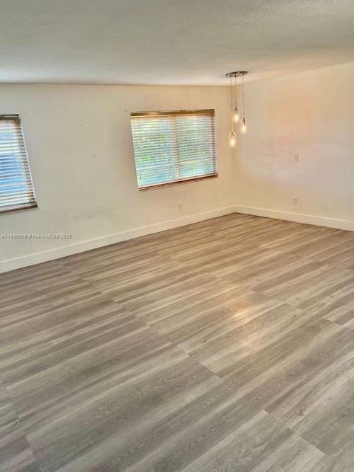 apt-18-1300 W 53rd St, Hialeah, FL, 33012-3014 | Card Image