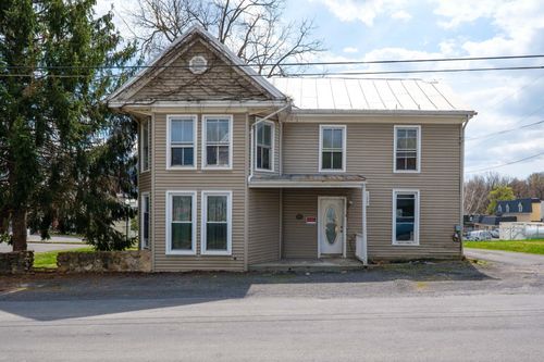 105 S High St, EDINBURG, VA, 22824-3082 | Card Image