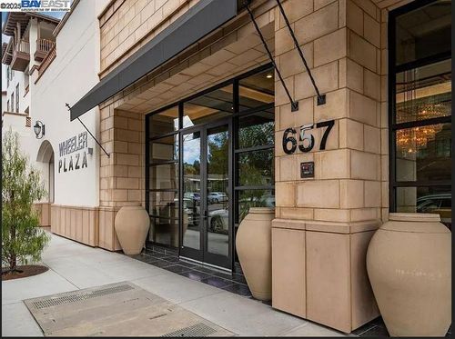 apt-325-657 Walnut St, San Carlos, CA, 94070-3138 | Card Image
