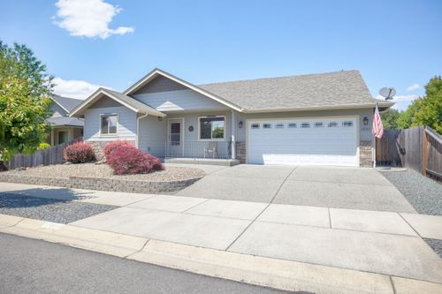 1820 I St, Grants Pass, OR, 97526-5875 | Card Image