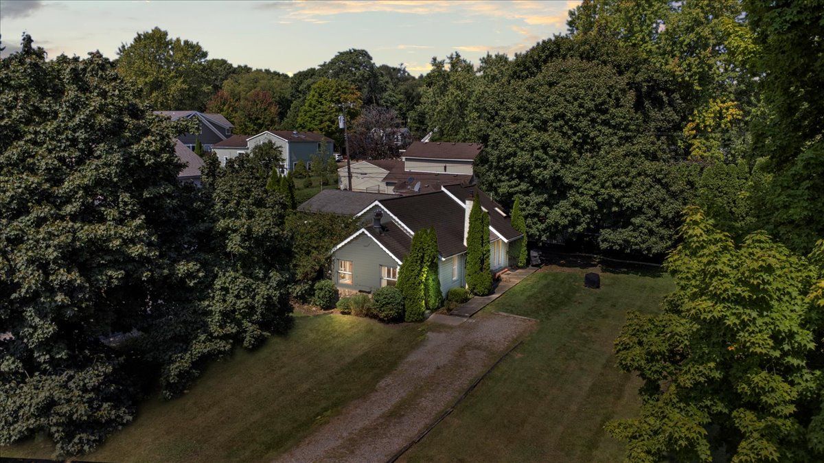 Sunset St, Northville, MI 48167