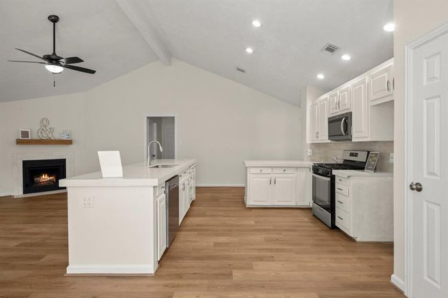 including a 30-inch gas range and dishwasher. | Image 20