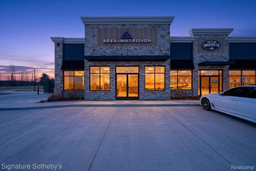 19005 Silver Pkwy, Fenton, MI, 48430-3424 | Card Image
