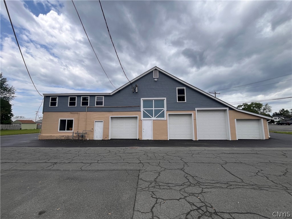 Commercial Sale in Salina 3