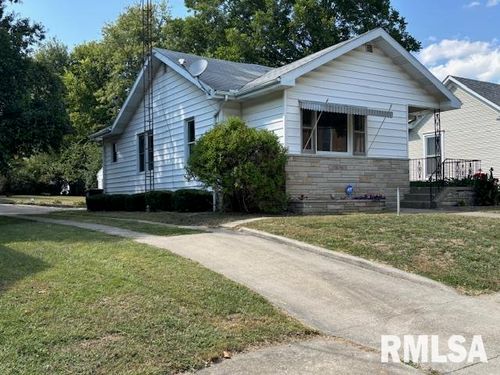512 S Broad St, Carlinville, IL, 62626-2114 | Card Image