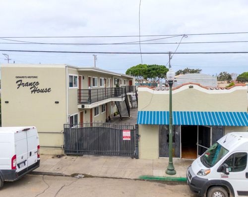 633 Meta St, Oxnard, CA, 93030 | Card Image