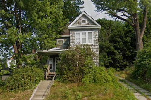 285 School St, Berlin, NH, 03570-2565 | Card Image