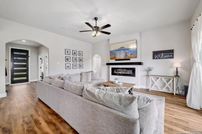 115 S Calvin Barrett, House other with 4 bedrooms, 3 bathrooms and null parking in Blanco TX | Image 5