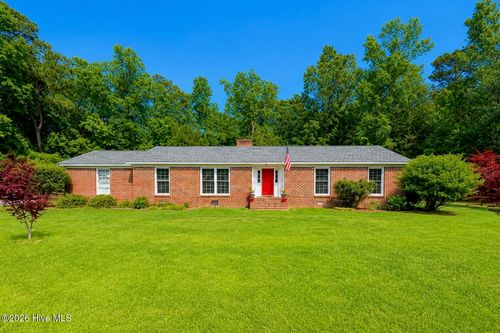305 Lakeview Ave, Lake Waccamaw, NC, 28450-2115 | Card Image