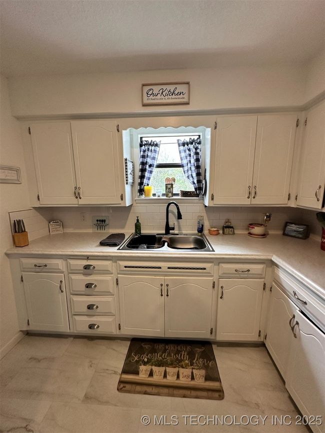 611 E Highway 1, House other with 3 bedrooms, 2 bathrooms and null parking in Allen OK | Image 8