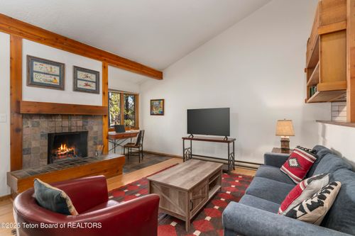 3823-4420 Berry Dr, Wilson, WY, 83014-9102 | Card Image