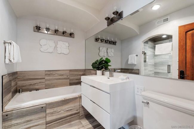 Primary Bath/Spa | Image 20