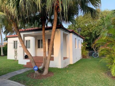 702 Boabadilla St, House other with 3 bedrooms, 1 bathrooms and null parking in Coral Gables FL | Image 1