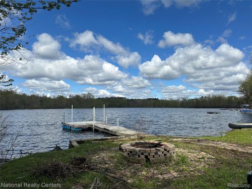 12063 Kirby Ln, South Lyon, MI, 48178-9358 | Card Image