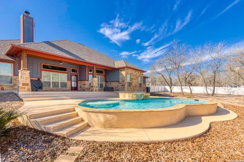 520 Arbor Vw, Adkins, TX, 78101-2640 | Card Image