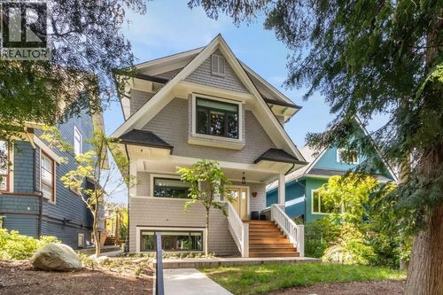 4447 Quebec St, Vancouver, BC, V5V3L6 | Card Image