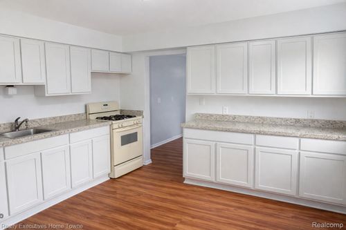 1381 E Chesterfield St, Ferndale, MI, 48220-2609 | Card Image