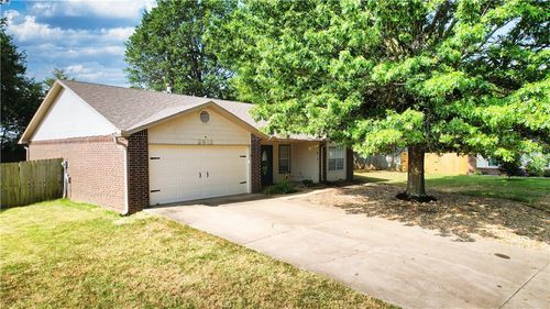 2812 W Center St, Rogers, AR, 72756-2000 | Card Image