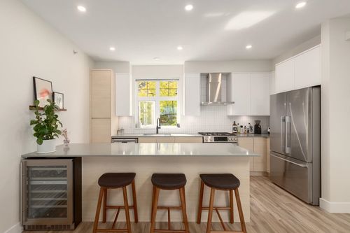 2272 St George St, Vancouver, BC, V5T3R2 | Card Image