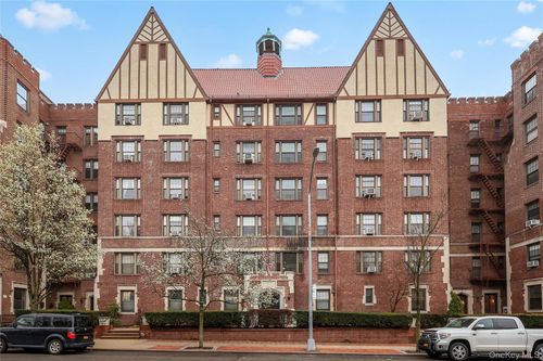 1d-109-14 Ascan Ave, Forest Hills, NY, 11375-5309 | Card Image
