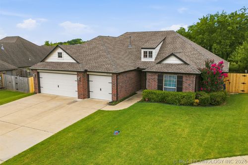 8426 N 76th East Ave, Owasso, OK, 74055-7409 | Card Image