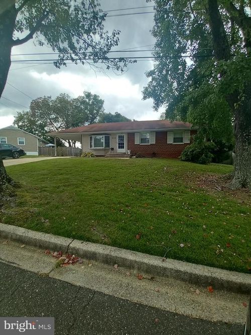 913 Applewood St, CAPITOL HEIGHTS, MD, 20743-4718 | Card Image