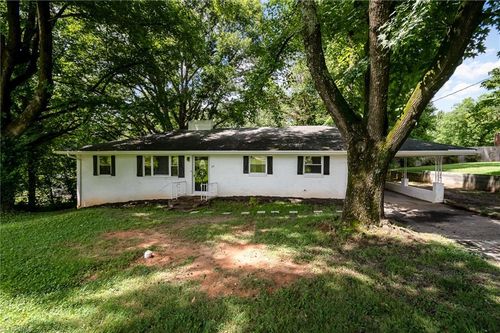 615 Motor Rd, Winston Salem, NC, 27105-2246 | Card Image