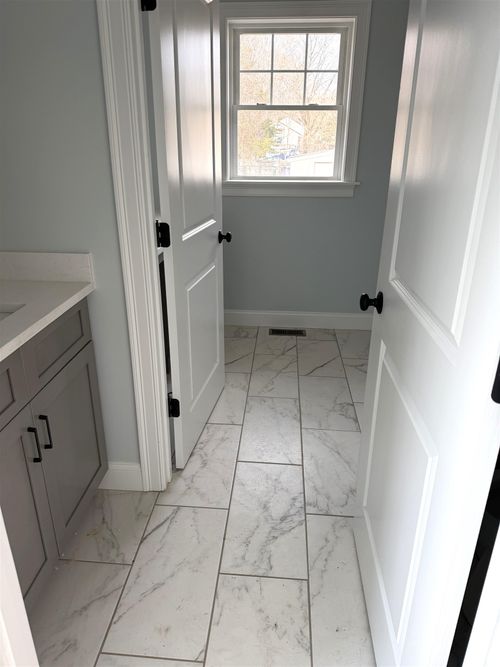 51 Dyer Ave, Salem, NH, 03079-2527 | Card Image