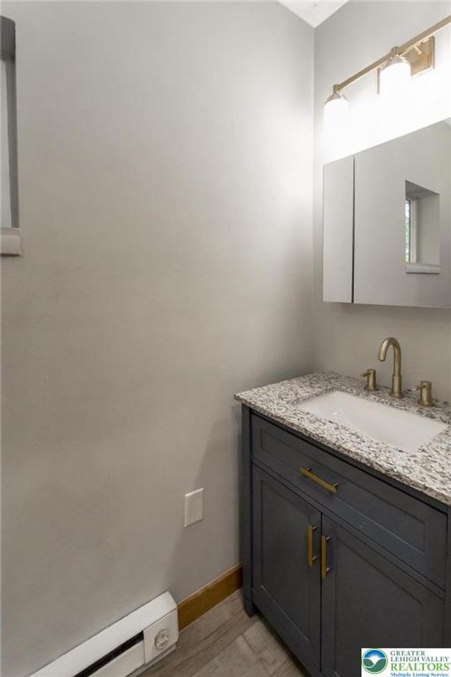 226 Fern St, House other with 4 bedrooms, 2 bathrooms and null parking in Jim Thorpe PA | Image 16