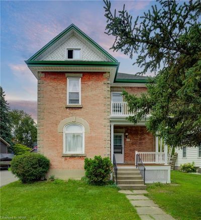 141 Hope St E, House other with 3 bedrooms, 1 bathrooms and 5 parking in Tavistock ON | Image 2