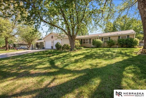 2329 Mcconnell Ave, Auburn, NE, 68305-3044 | Card Image