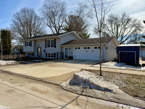 811 9th St Nw, Mason City, IA, 50401-1909 | Card Image