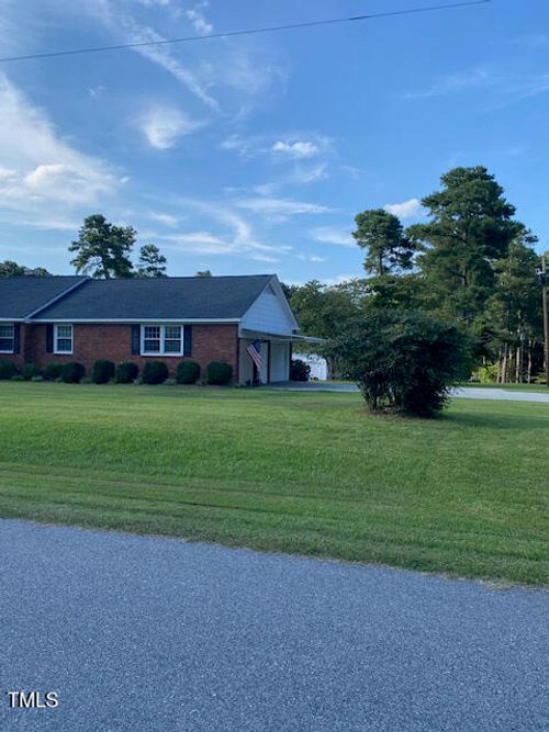 20 Pine St W, Lillington, NC, 27546-8428 | Card Image