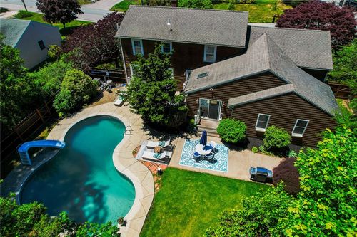 122 Sylvan Dr, East Greenwich, RI, 02818-4079 | Card Image