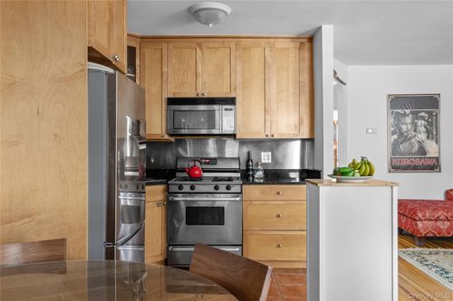 2570 49th St, Astoria, NY, 11103-1121 | Card Image