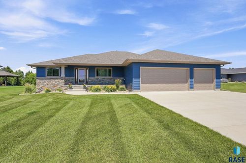 109 Lake Ridge Dr, Wentworth, SD, 57075-7373 | Card Image