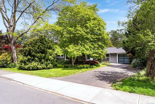 3171 Henderson Rd, Victoria, BC, V8P5A3 | Card Image